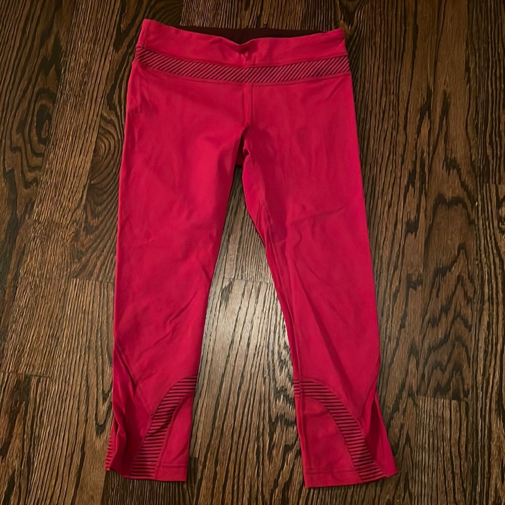 Lululemon crops. Red and burgundy. Size 6